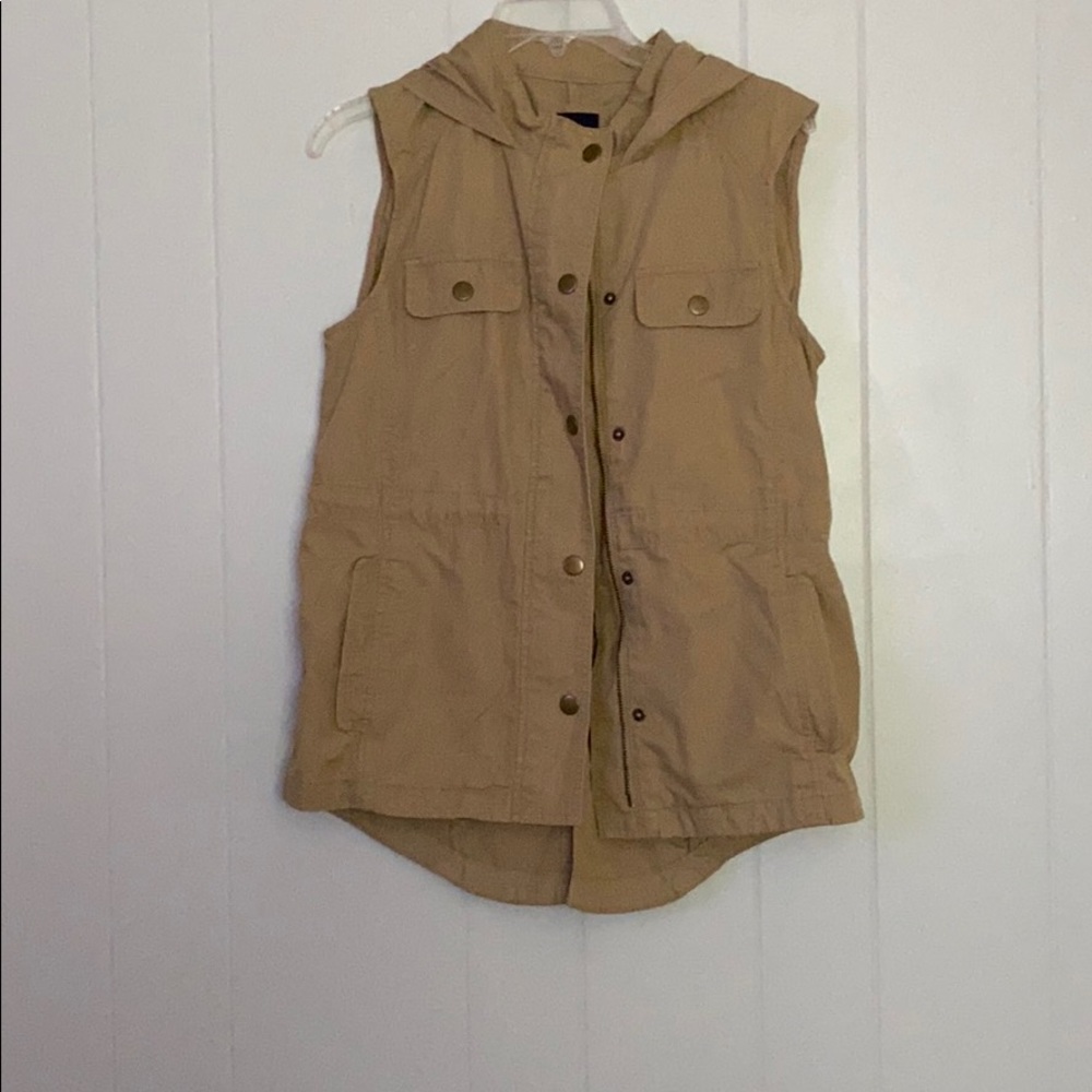Gap Hooded vest size Small *Never Worn*